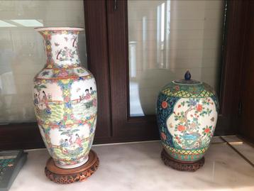 2 Chineese porseleinen vazen 45 & 30 cm hoog beschikbaar voor biedingen