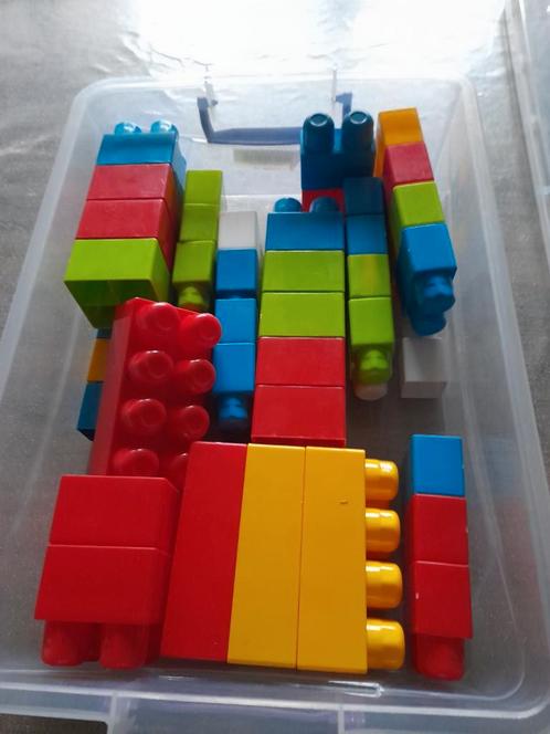 Bouwblokken verschillende kleuren 54 stuk's voor de kleinjes, Kinderen en Baby's, Speelgoed | Bouwstenen, Gebruikt, Overige merken