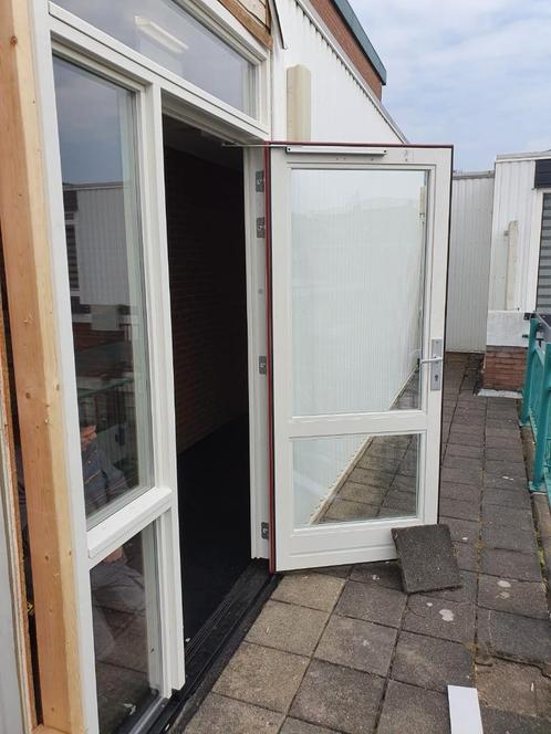 GEZOCHT: dubbele houten buitendeur met glas, Doe-het-zelf en Bouw, Deuren en Vliegenramen, Buitendeur, Glas, Ophalen