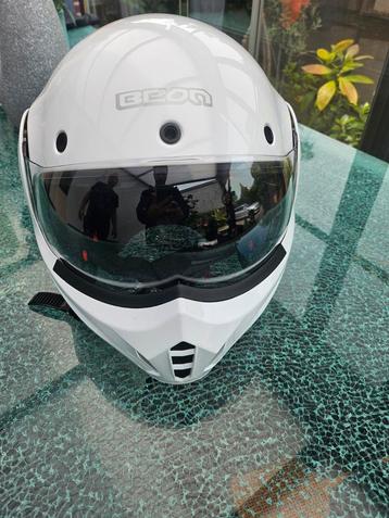 Motorhelm beschikbaar voor biedingen