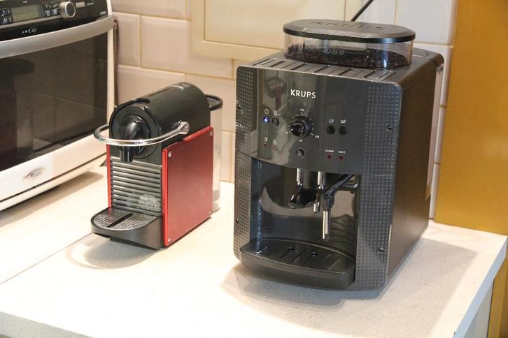 Krups automaat, Elektronische apparatuur, Koffiezetapparaten, Zo goed als nieuw, Koffiebonen, Combi, 10 kopjes of meer, Stoompijpje