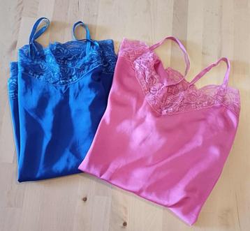 Lot de 2 tops longs satinés avec dentelle – Rose & Bleu  beschikbaar voor biedingen