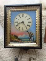 Horloge joliment peinte. Très vieux, Antiquités & Art, Antiquités | Horloges, Enlèvement ou Envoi