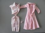 Barbie 1960,s pyjama + nachtjapon, Verzamelen, Verzenden, Zo goed als nieuw, Kleertjes