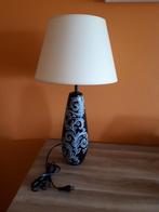 Lampe avec  abat jour beige, Maison & Meubles, Lampes | Lampes de table, Comme neuf, Enlèvement ou Envoi