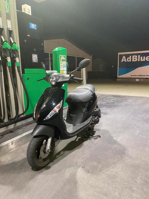 Zip b klasse 80cc, Fietsen en Brommers, Scooters | Piaggio, Zo goed als nieuw, Zip, Ophalen of Verzenden