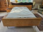 Tweepersoonsbed (incl matras) + nachtkastjes, Huis en Inrichting, Slaapkamer | Bedden, Ophalen, Bruin, Tweepersoons, 140 cm
