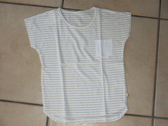 Een wit goud T-shirtje, maat 134-140, NIEUW, Enfants & Bébés, Vêtements enfant | Taille 134, Neuf, Fille, Chemise ou À manches longues