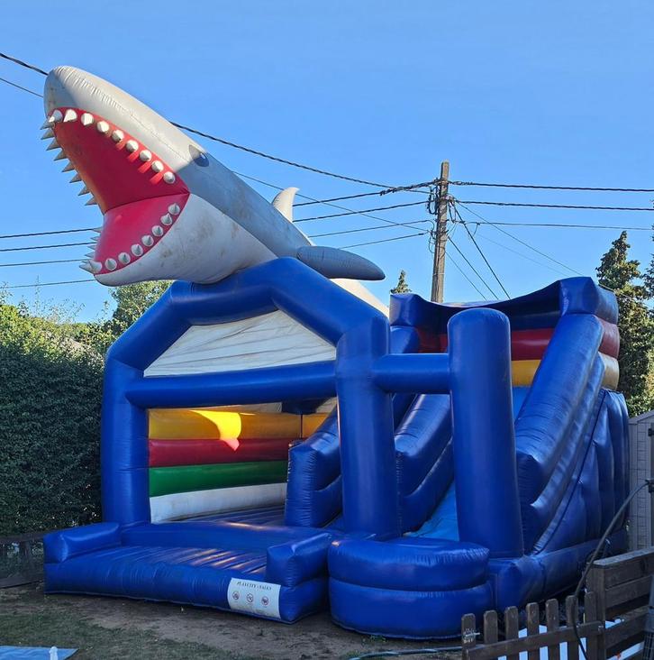 Springkasteel Haai met 2 Blowers – Direct Klaar voor Gebruik, Hobby en Vrije tijd, Feestartikelen, Gebruikt, Feestartikel, Ophalen
