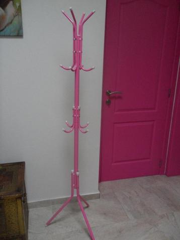 PORTE-MANTEAUX 1M70 COULEUR ROSE BONBON beschikbaar voor biedingen