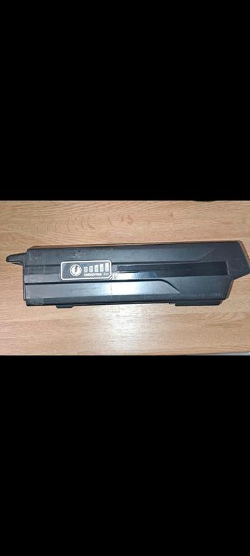 Fiets batterij , accu met oplader,  lader  beschikbaar voor biedingen
