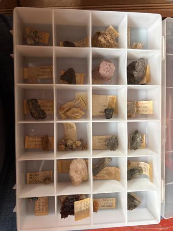 Zorgvuldig gelabelde verzameling #mineralen, #gesteenten, Enlèvement, Minéral