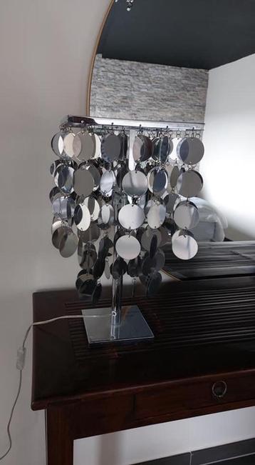 Retro tafel lamp beschikbaar voor biedingen