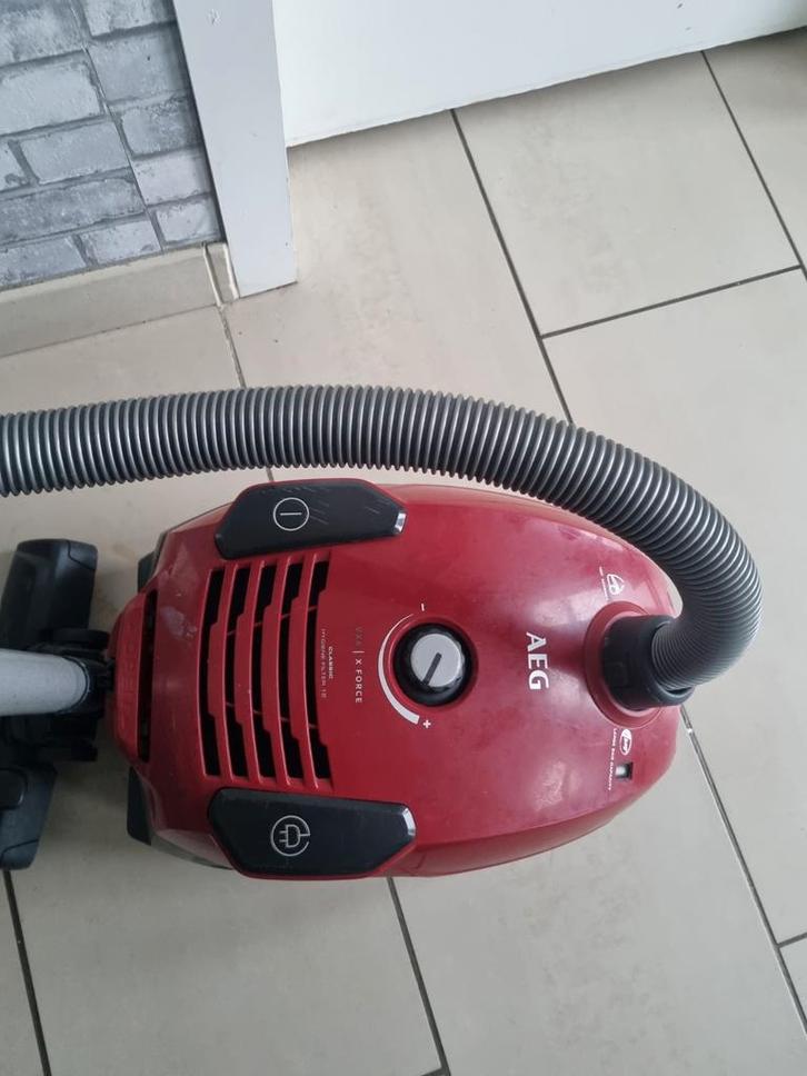 Aspirateur AEG, Electroménager, Aspirateurs, Aspirateur, Sac à poussière, Enlèvement
