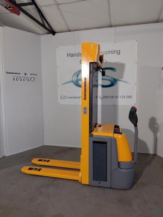 Jungheinrich stapelaar 216z Triple mast., Doe-het-zelf en Bouw, Palletwagens en Pompwagens, Zo goed als nieuw, Ophalen of Verzenden