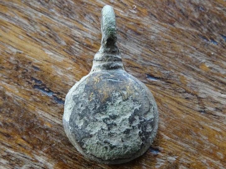 Bodemvondst middeleeuwen bronzen hanger paardentuig verguld, Antiek en Kunst, Antiek | Brons en Koper, Brons, Verzenden