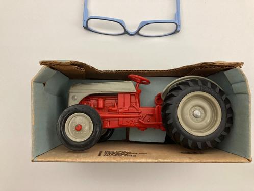Ford Tractor 8N 1/16 miniatuur uit de USA  in de doos, Enfants & Bébés, Jouets | Véhicules en jouets, Neuf, Enlèvement ou Envoi