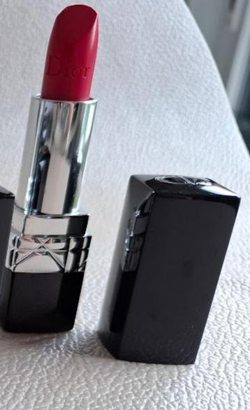 Nieuwe Dior Lippenstift beschikbaar voor biedingen