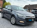 HYUNDAI i20 1.2i 12MOIS GARANTIE, Auto's, Te koop, Zilver of Grijs, 55 kW, Berline