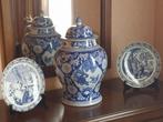 vaas en borden in Delfts blauw, Antiek en Kunst, Ophalen