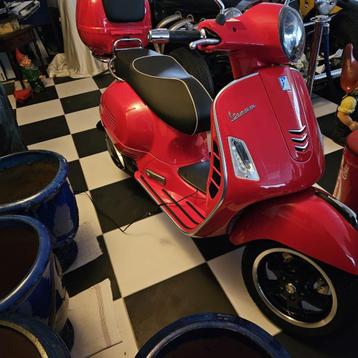 Vespa GTS 300 beschikbaar voor biedingen