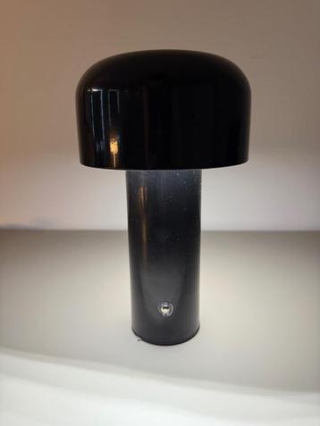 Arne Black – Zwarte design tafellamp met Scandinavische look beschikbaar voor biedingen