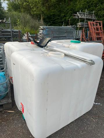 Barils 1000L en plastique. 25€/P beschikbaar voor biedingen