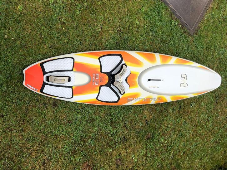 Mistral Syncro Fish 83 L, Watersport en Boten, Windsurfen, Zo goed als nieuw, Plank, Minder dan 250 cm, Met vin(nen), Met draagtas
