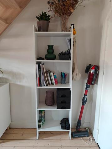 Boekenkast  beschikbaar voor biedingen