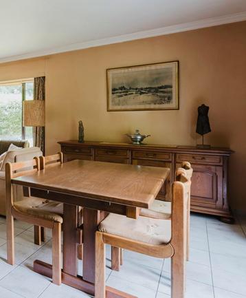 Vintage massief eikenhouten eetkamer uit de jaren '70 beschikbaar voor biedingen