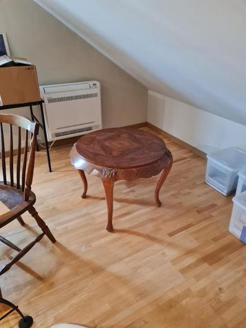 Salontafeltje beschikbaar voor biedingen