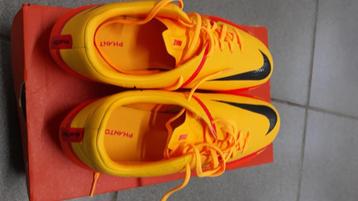voetbalschoenen NIEUW! maat 44 beschikbaar voor biedingen