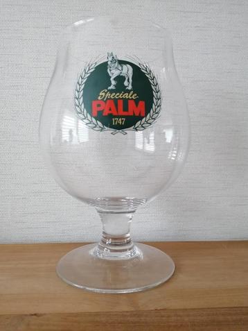 Groot palm glas in perfecte staat. Grootte 25cm. beschikbaar voor biedingen