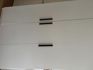 Armoire beschikbaar voor biedingen
