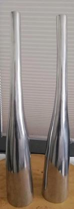 Set van 2 metalen design vazen van 45 cm hoog., Huis en Inrichting, Woonaccessoires | Vazen, Ophalen of Verzenden, Zo goed als nieuw
