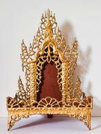 Boeddhistisch altaar met Boeddha beeld., Antiek en Kunst, Ophalen of Verzenden