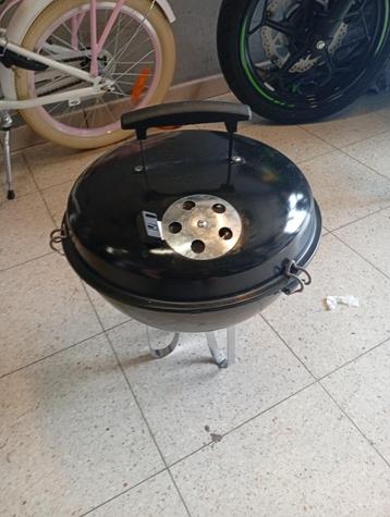 klein barbecue om mee te nemen camperen enz  beschikbaar voor biedingen