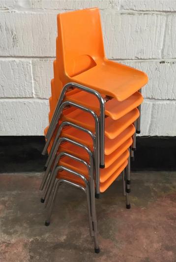 Retro oranje kinderstoelen, Roger Bontemps 1970s beschikbaar voor biedingen