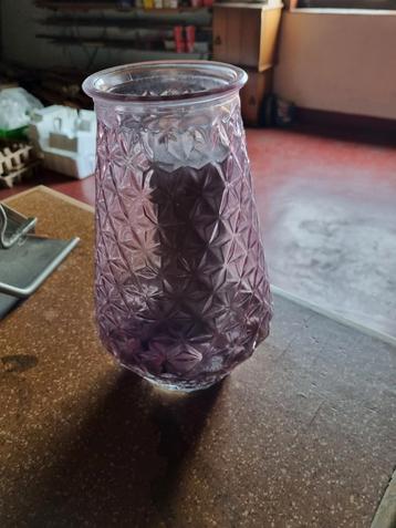 Beau vase ancien avec bougie neuve. 30 cm.