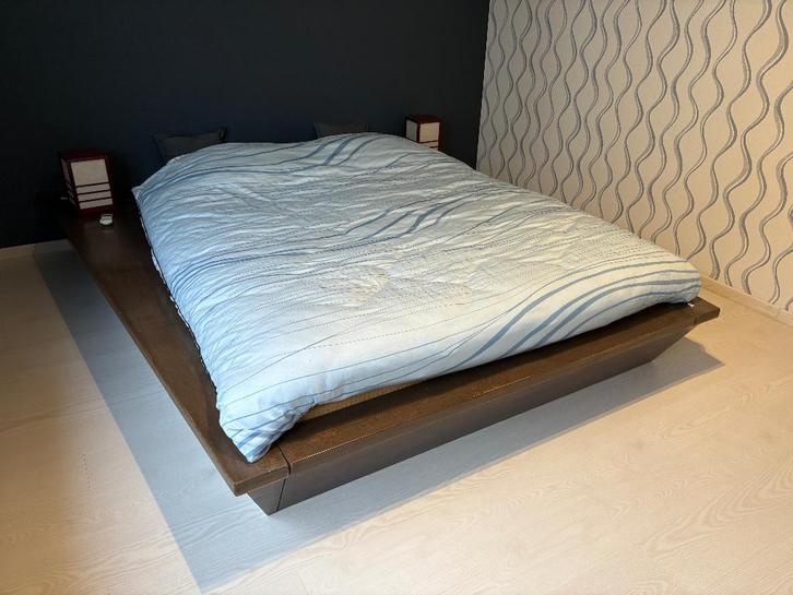 Japans Bed, Huis en Inrichting, Slaapkamer | Bedden, Zo goed als nieuw, Tweepersoons, 180 cm, 200 cm, Hout, Bruin, Ophalen