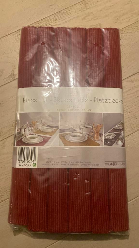 Placemats, Maison & Meubles, Cuisine | Linge de cuisine, Enlèvement ou Envoi, Neuf, Rouge