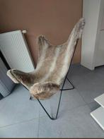 Stoel met dierenhuid en zwart stalen frame, Huis en Inrichting, Ophalen, Zo goed als nieuw, Zwart