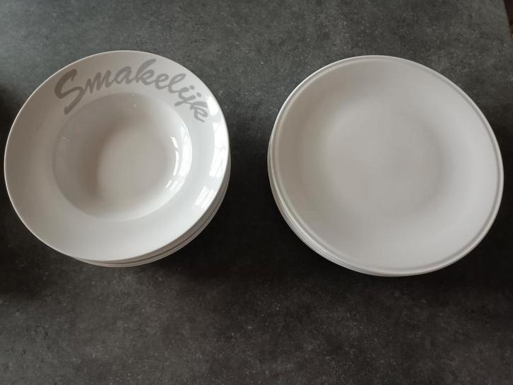 Borden cosy en trendy met tekst smakelijk en pizzaborden, Huis en Inrichting, Keuken | Servies, Zo goed als nieuw, Bord(en), Ophalen