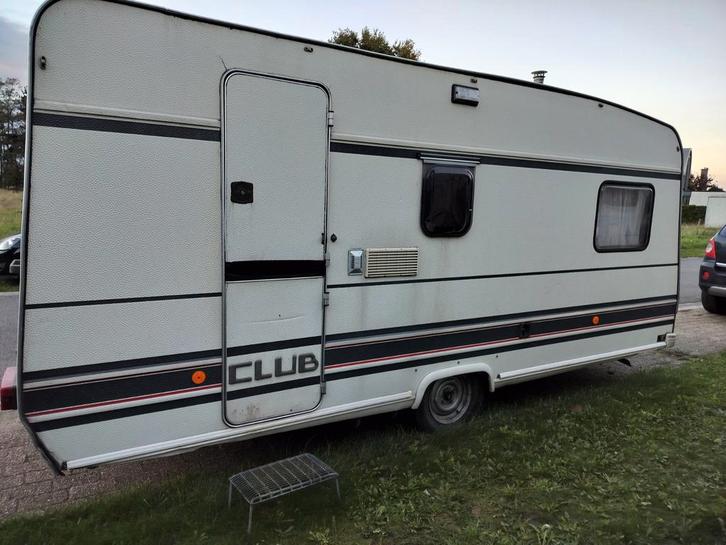 Caravan Burstner met voortent, Caravans en Kamperen, Caravans, Particulier, tot en met 4, Treinzit, Bürstner, Omvormbare zithoek