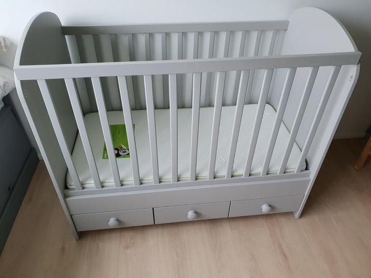 Lit bébé/enfant évolutif, Enfants & Bébés, Chambre d'enfant | Lits, Comme neuf, Matelas, Enlèvement