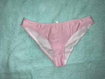 Bikini slipje  Maat medium   beschikbaar voor biedingen