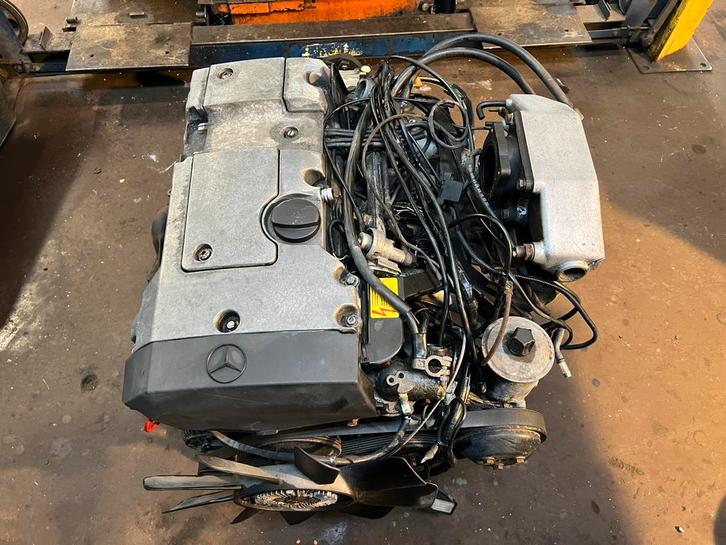 Mercedes W124 220E Motor met 5 Bak, Auto-onderdelen, Motor en Toebehoren, Mercedes-Benz, Gebruikt, Ophalen