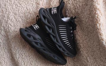 ESMLIE sneakers kinderen/dames.  2 paar beschikbaar. beschikbaar voor biedingen