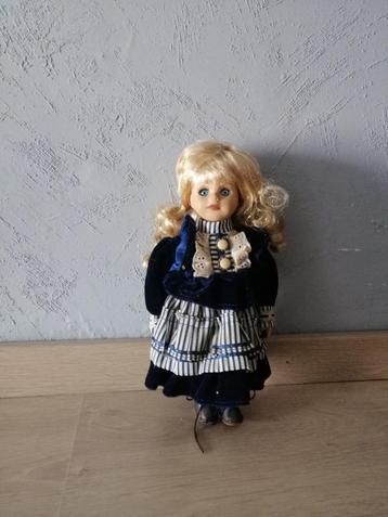 Poupée en porcelaine, Enlèvement, Comme neuf, Poupée