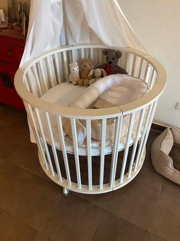 Europe Baby Circa ronde box (nieuwprijs 280 euro) beschikbaar voor biedingen